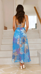 Lumira – Seksowna sukienka w kwiaty na ramiączkach