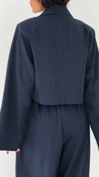 Alisa – Czarny kombinezon z gorsetem i żakietem