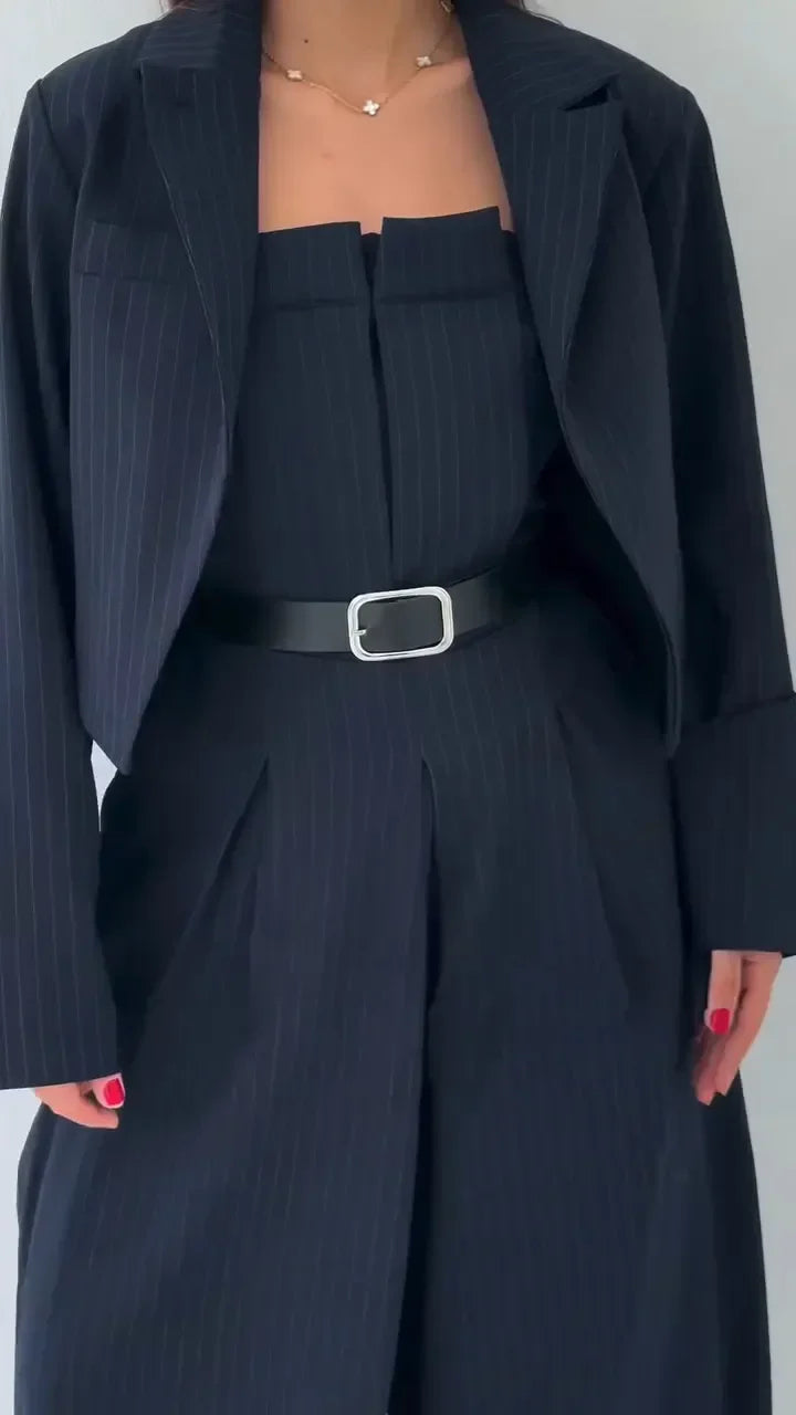 Alisa – Czarny kombinezon z gorsetem i żakietem