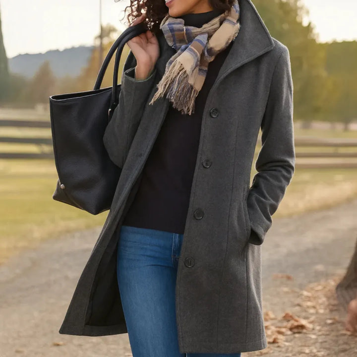 Ponadczasowy klasyczny płaszcz damski